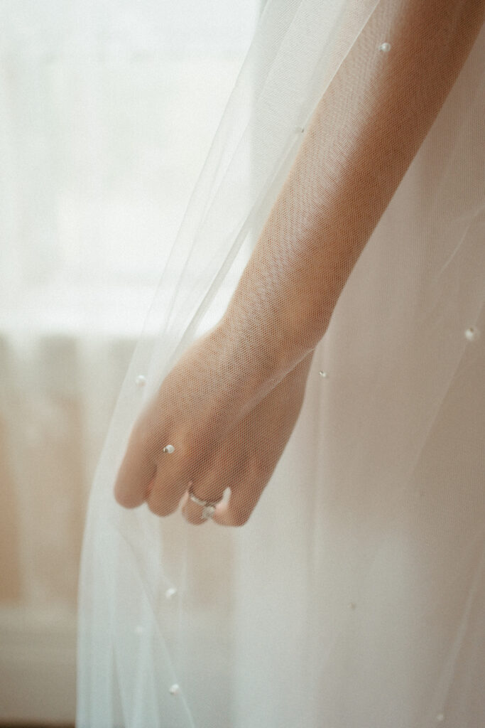 bridal details of the ring and veil