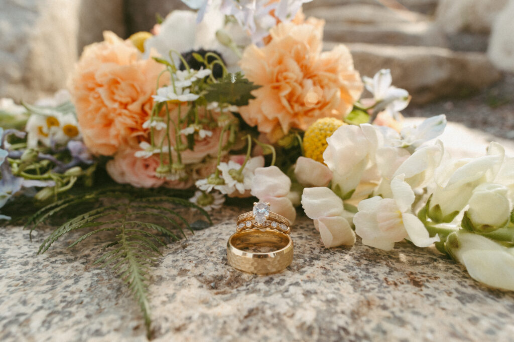 Bridal bouquet and ring details 